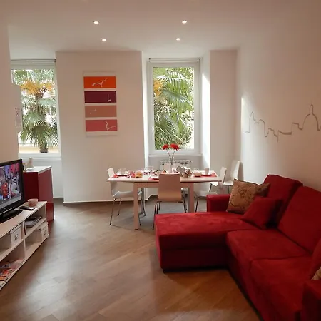 Apartment Red Flat In Rome