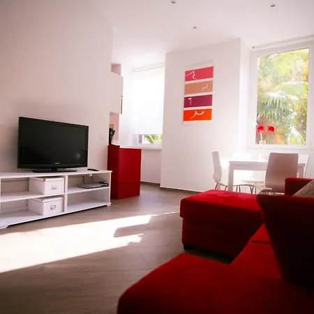 Red Flat In Appartamento Roma